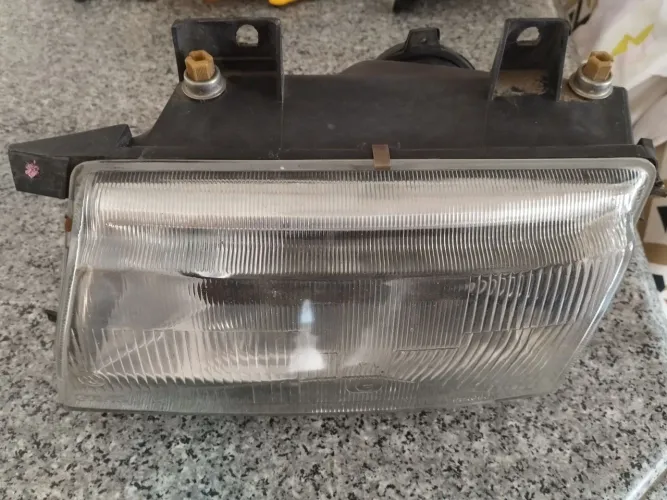 Farol original lado esquerdo Logus 