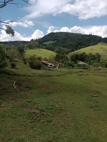 sítio de 5 alqueires, na rodovia MG 460 ( Extrema a Munhoz MG) Pedra Bela SP