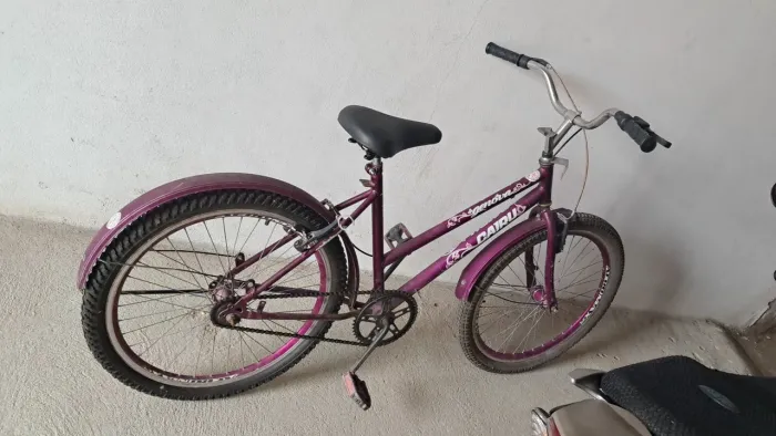 Vende-se uma bicicleta e 2 porta ?