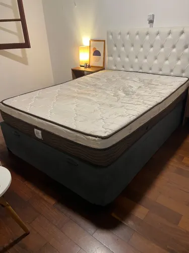 Vende-se box baú casal reforçado 500$ vende-se colchão casal 250$ vendo o kit é separado 