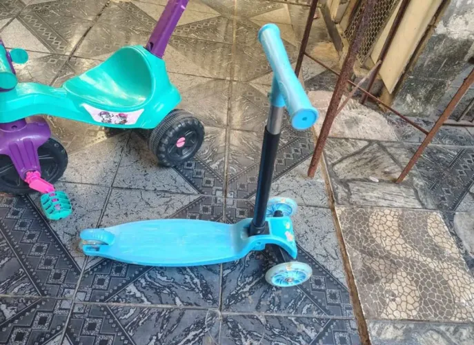 Roupas e sapato de criança 