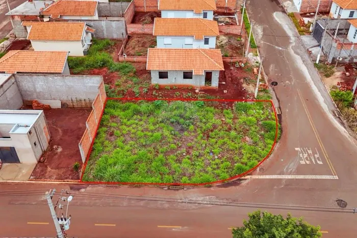 Terreno à Venda em Pirassununga Esquina, Ótima Localização