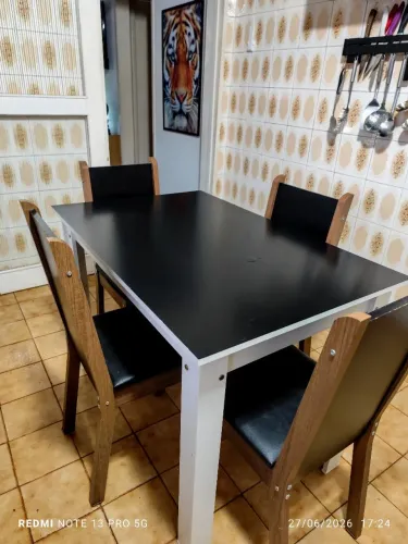 Jogo mesa com 4 cadeiras! 
