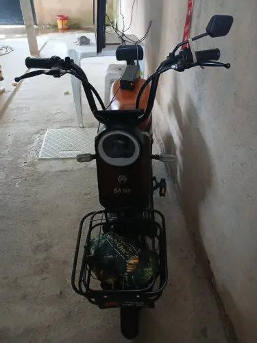 Bike elétrica muito nova é pra pessoas exigente. 