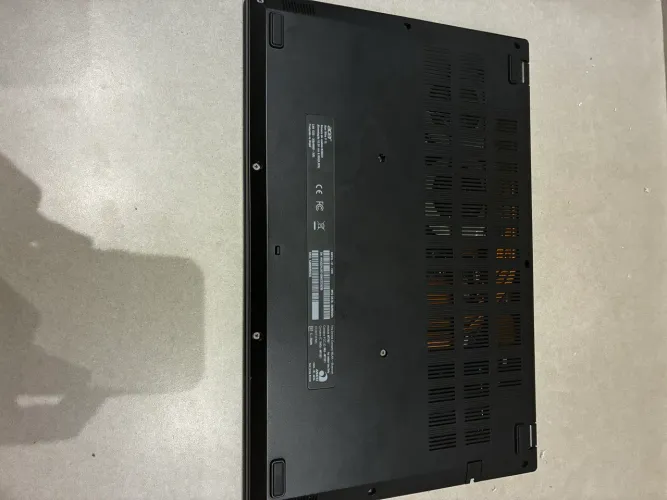 Acer nitro V15 ( usado)