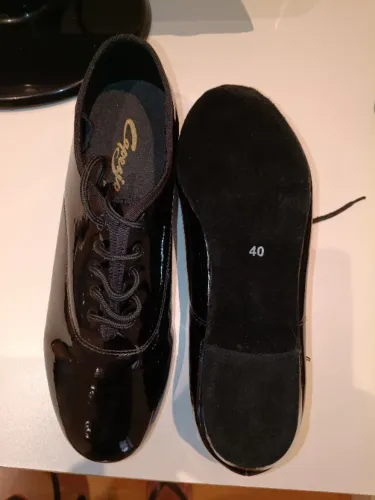Sapatos de dança Verniz,  nº. 40 -  NOVO - Salto baixo. Solado de Camurça.  