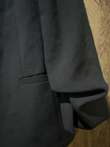 Blazer Preto Alongado Dzarm com Manga Dobrada - Tam P