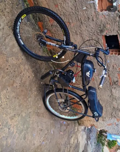 Bike motorizada zera, motor com só um mês de uso, tanque 4 litros. Nada pra fazer.
