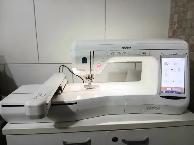 Maquina de bordar brother BP 2100