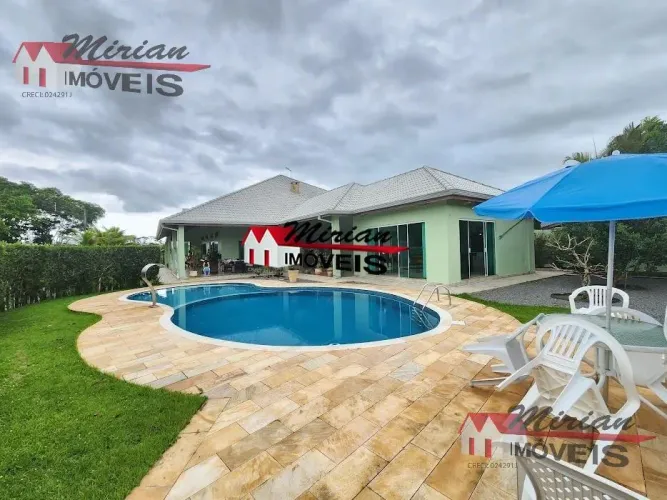 sobrado alto padrão em condomínio fechado em Peruibe, 4 suites, com salão de jogos , pisci