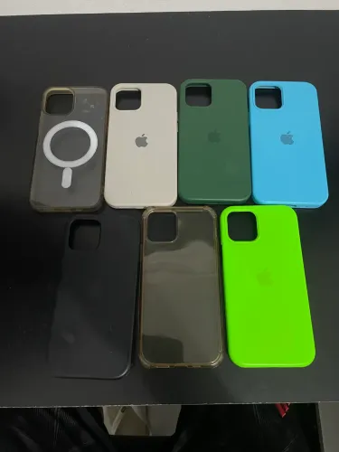 Capinha para iPhone 12 5 reais em cada