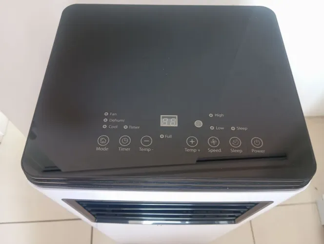 Ar condicionado portátil. Semi novo. Marca HQ. 10500BTUs.Completo. R$ 1.700.00