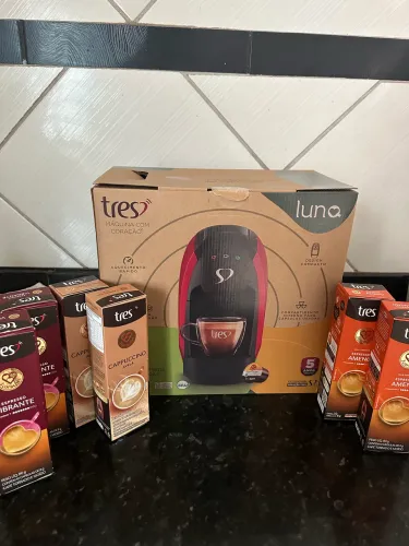 Cafeteira 3 corações com mais 30 capsulas de cappuccino e expresso sabor vibrante e ameno