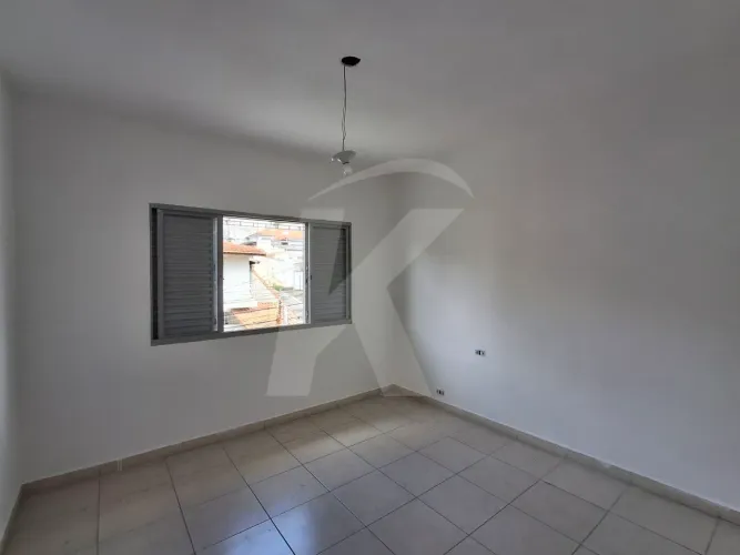 Casa com 3 quartos, sala, cozinha, 2 banheiros, área de serviço, 1 vaga de garagem coberta