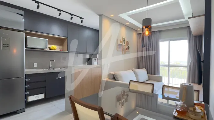 Locação Apartamento 2 Dormitórios com Suíte Recém reformado rico em planejados