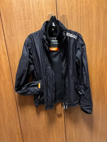 jaqueta inglesa superdry jpn - impermeável e forrada