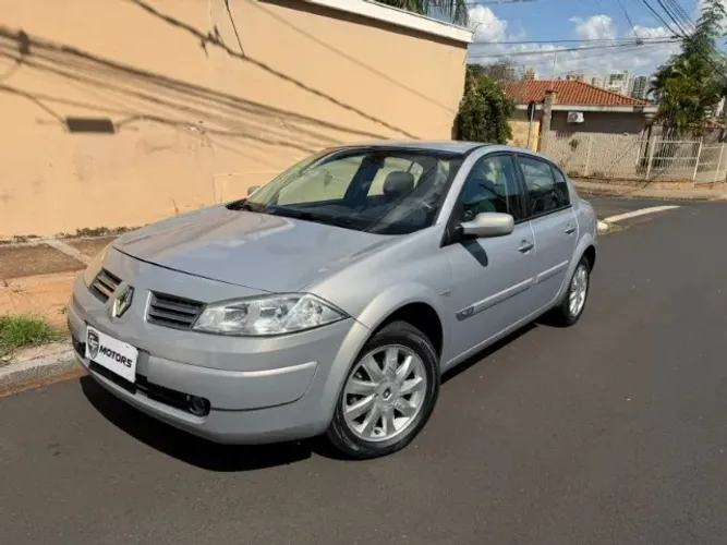 Renault Megane Sedan Dynamique Hi-flex 1.6 16V 2010