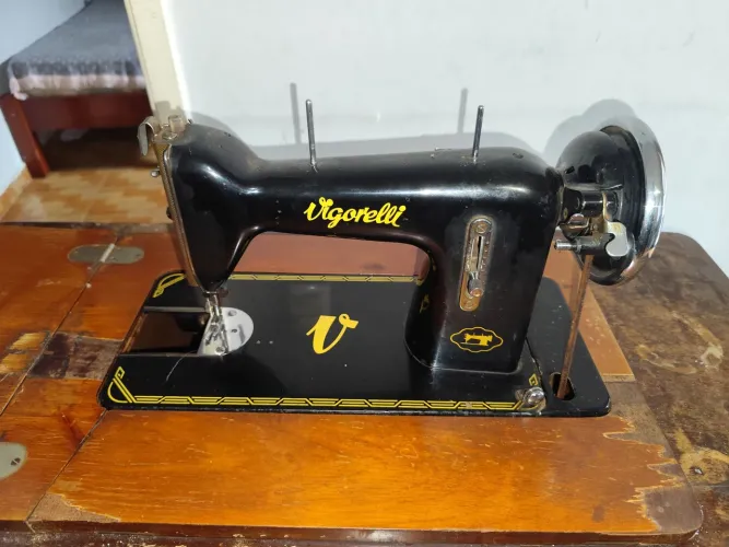 Antiguidade Máquina de costura antiga