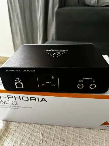Interface de áudio Behringer UMC22