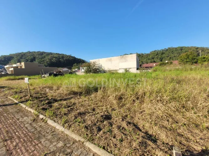 Terreno com 301m² á venda no Loteamento Residencial Paula Koehler, no Centro de Guabiruba-