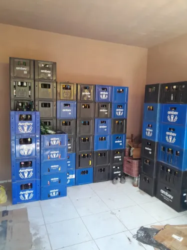 Vendo caixa de cerveja com cascos