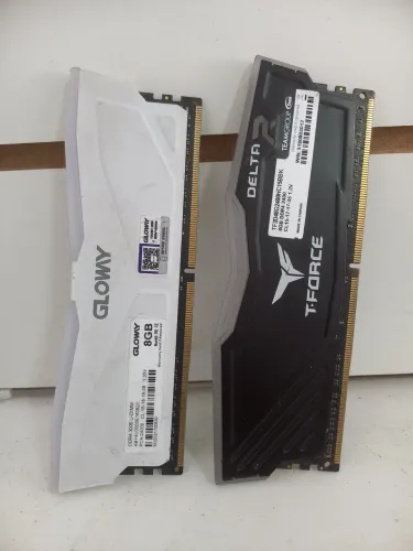 Memorias DDR4 RGB 2×8=16GB 2400