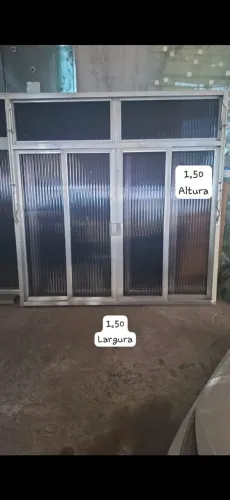 JANELA DE ALUMÍNIO BRILHOSA COMPLETA.