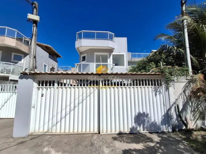 CASA TRIPLEX COM 2 SUÍTES NO BAIRRO VILLAGE EM RIO DAS OSTRAS RJ