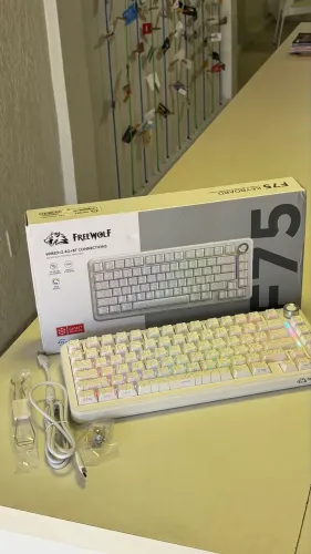 Teclado Gamer FreeWolf F75