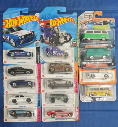 Hot Wheels LOTE com 14 miniaturas