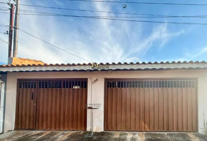 Casa com 3 Dormitórios, Suíte, Espaço Gourmet e Quintal Amplo para Locação