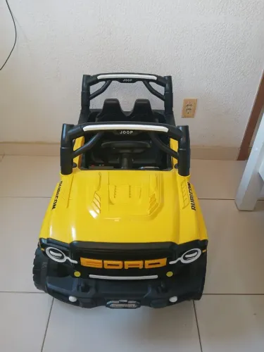 Jeep elétrico infantil ( pouco usado )