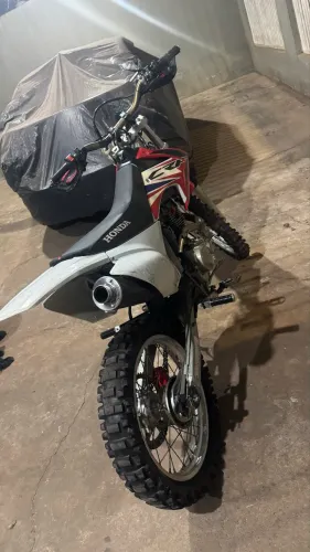 Moto para trilha super conservada