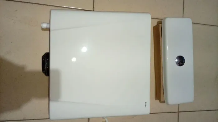 Vendo uma caixa acoplada 