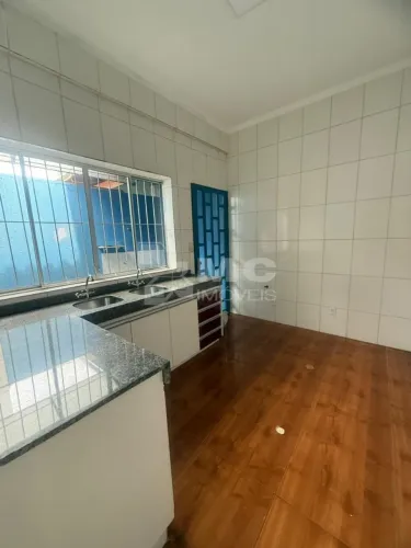 CASA 2 QUARTOS COM GARAGEM COBERTA NO SETOR SUL