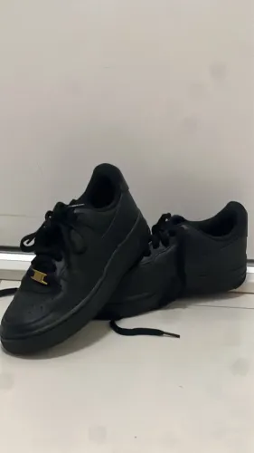 Tênis Nike edição limitada air force preto , número 35 , usado uma única vez