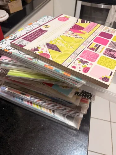 Lote de Diversos Papéis de Scrapbook (Venda Lote Completo - Nacionais e Importados)