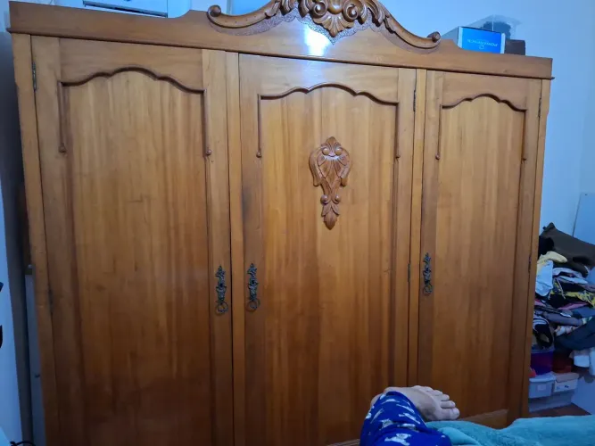 Guarda roupa antigo