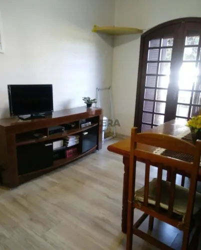 Apartamento térreo com sacada