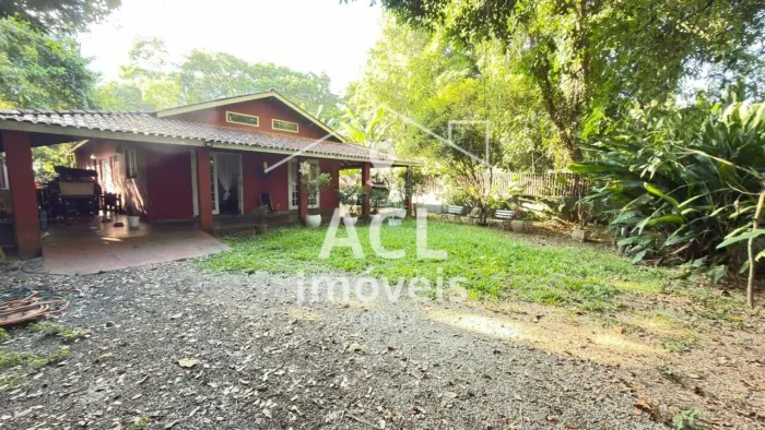 CASA A VENDA PRÓXIMO AO CENTRO COMÉRCIO E PRAIA DE BOIÇUCANGA