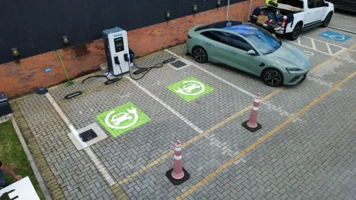 Tem vaga no seu comércio? Fature com eletroposto