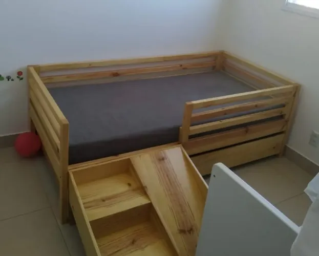 Cama solteiro com auxiliar, escorrega e escada
