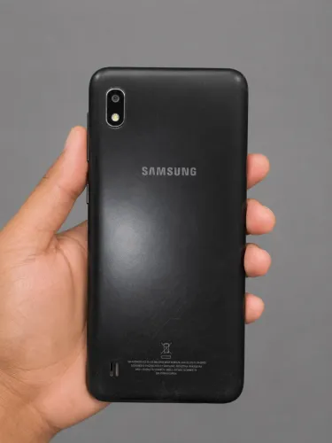 O Samsung Galaxy A10s é um smartphone de entrada lançado em 2019, focado em uso básico