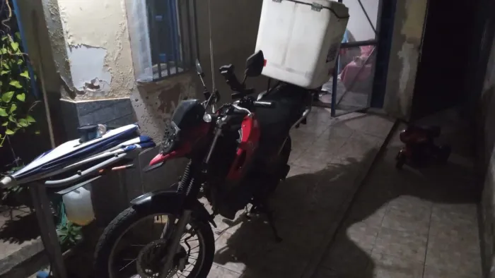 Serviço de entrega motoboy com bau