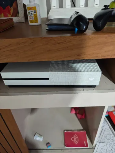 Xbox One S + 3 Controles
