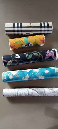 Rolos de adesivos decorativos diversos