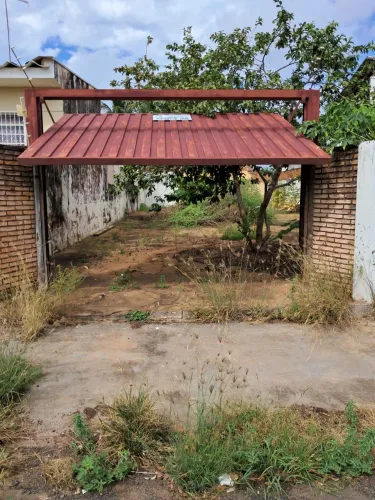 Lote murado na Rua Progresso