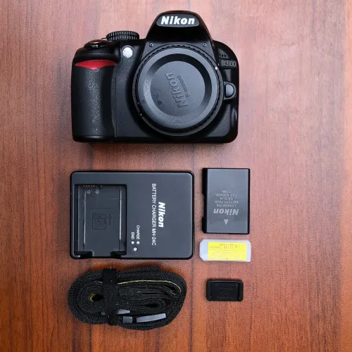 Câmera DSLR Nikon D3100 - Excelente Estado | Apenas 6.000 Cliques
