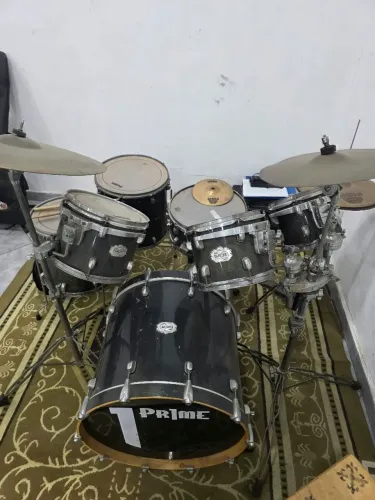 Bateria Prime Europe completa. Bumbo+ 3 tons+ 2 Surdos+Pratos+ Ferragens+Banco...