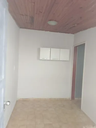 Casa de fundos independente